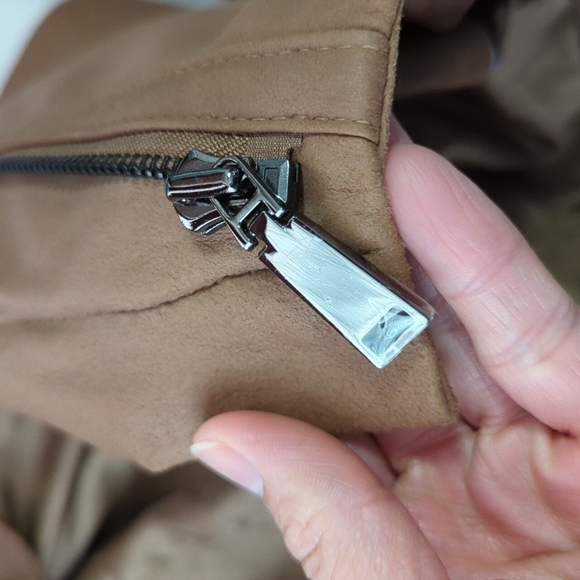 ELIE Tahari Genuine Leather Zip Up Jacket - Picture 10 of 13